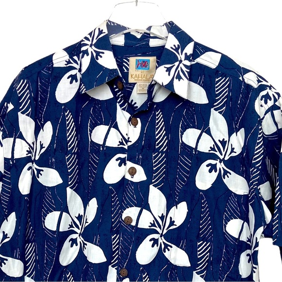 AVI Collection by Kahala Hawaiian Islands. Blue and White Floral Button Up Shirt - Picture 2 of 5